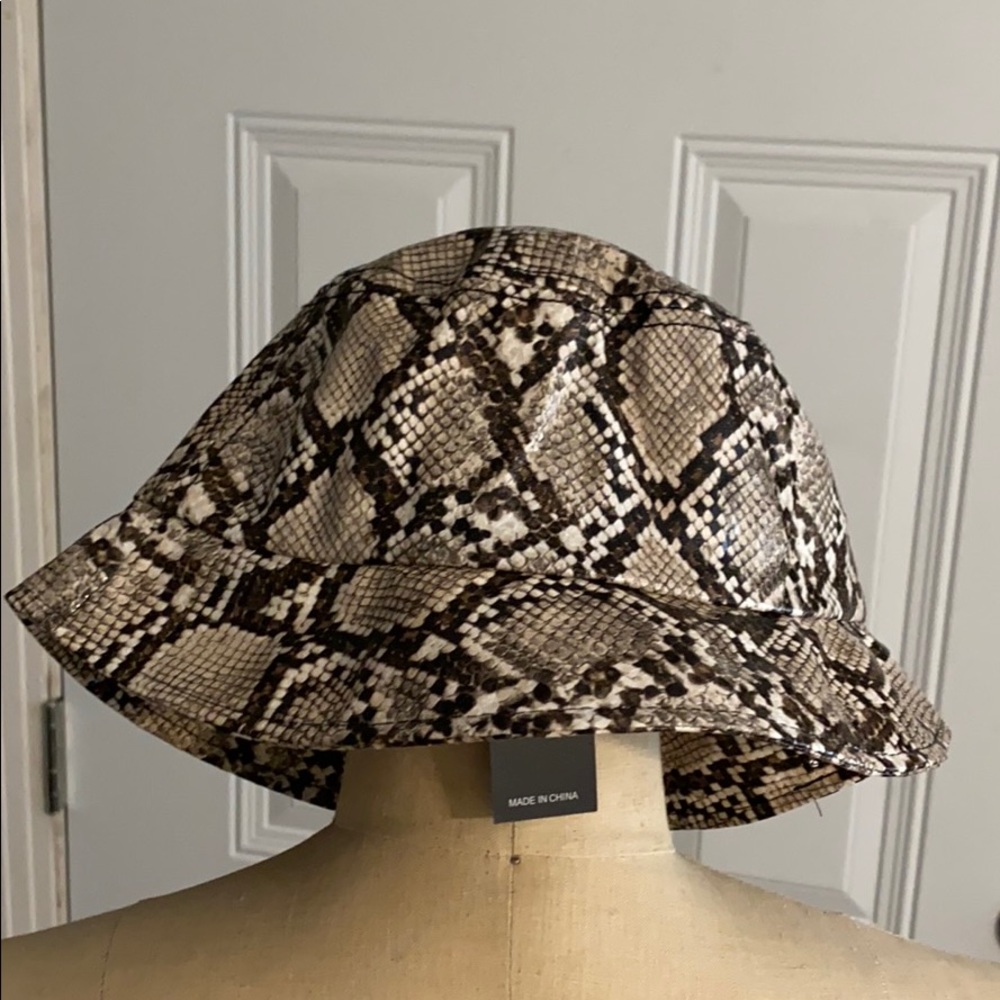Shein bucket hat NWT